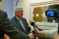 Naumburger Sternsinger zu Besuch beim Hessischen Ministerpräsidenten Volker Bouffier (Foto: Karl-Franz Thiede)